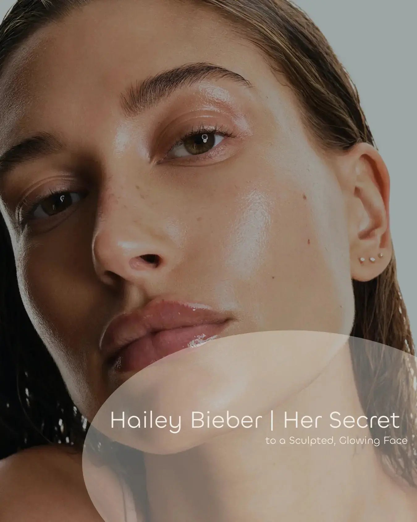 Hailey Bieber with glowing, dewy skin – beauty ritual for a sculpted and radiant face