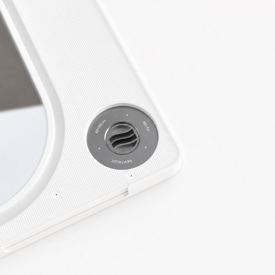 Close-up of the Frosteam Harmony aromatherapy control dial with Refresh, Relax and Revitalize settings.