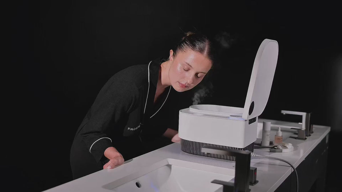 Vista trasera del dispositivo de spa facial 3 en 1 Frosteam Harmony